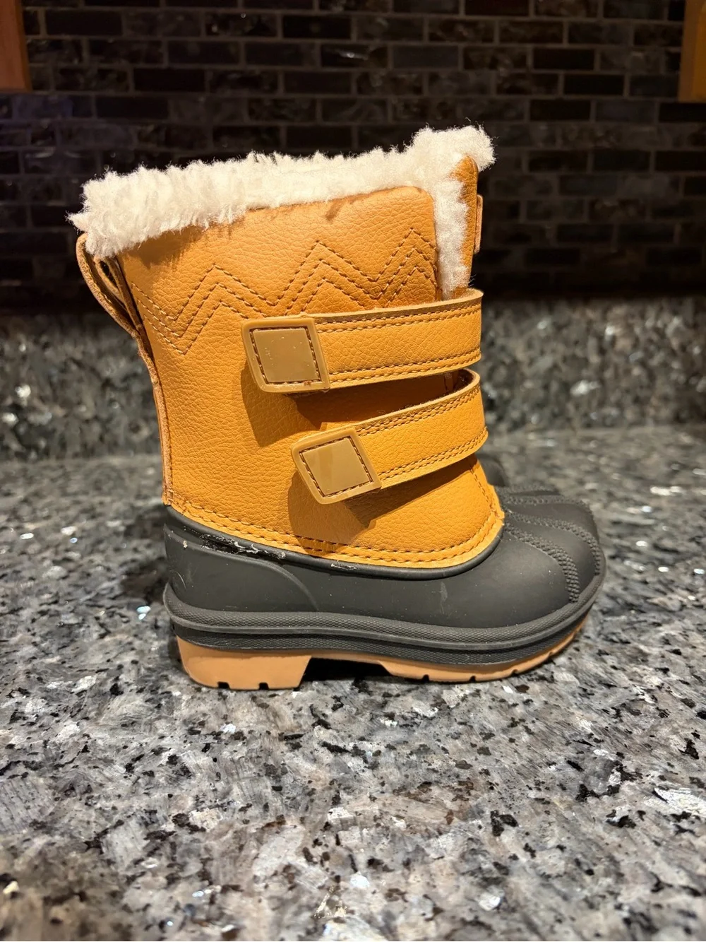 Cat & Jack Baby Tan Brown Snow Boots Size 5 Unisex Faux Fur Lined